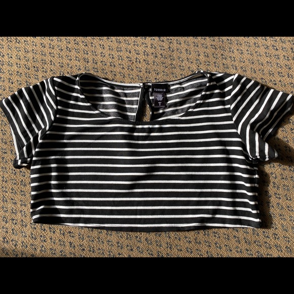 torrid Tops - Black and white crop top